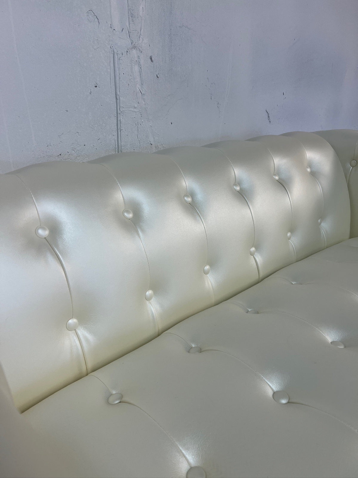 Coaster Furniture Chaviano Tufted Loveseat - Pearl White