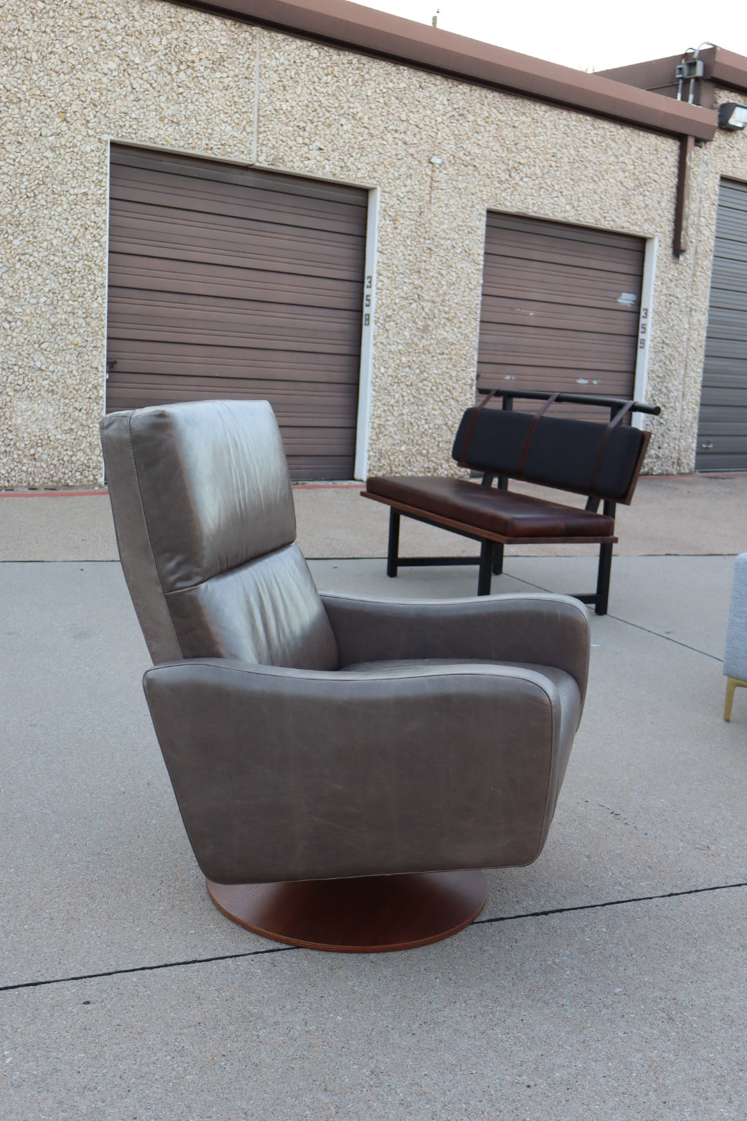 American Leather Remi Comfort Relax Reclining Chair – Floor Model (New Condition)