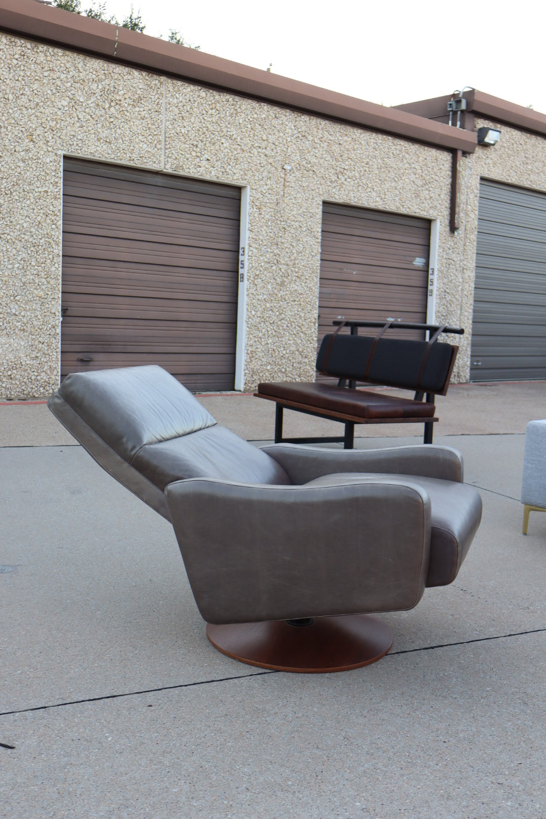 American Leather Remi Comfort Relax Reclining Chair – Floor Model (New Condition)
