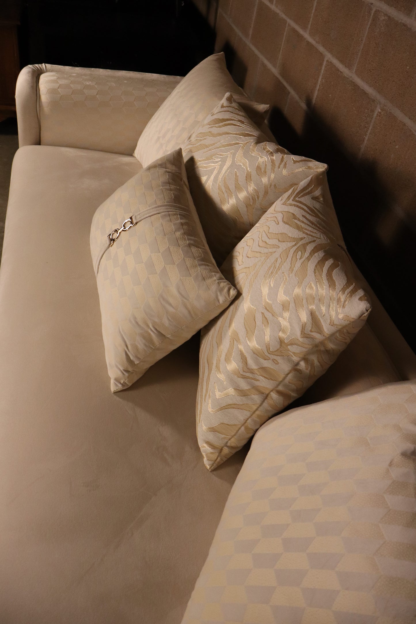Rosdorf Park Talia Sofa (Ivory) – New, Open Box