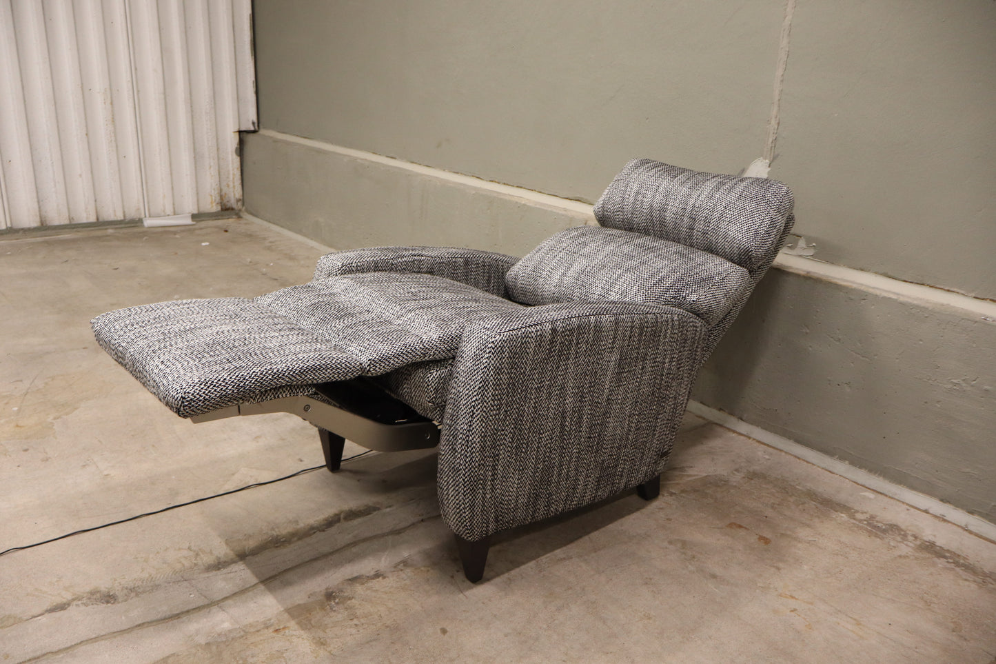 Dexter Comfort Power Recliner – New, Floor Model