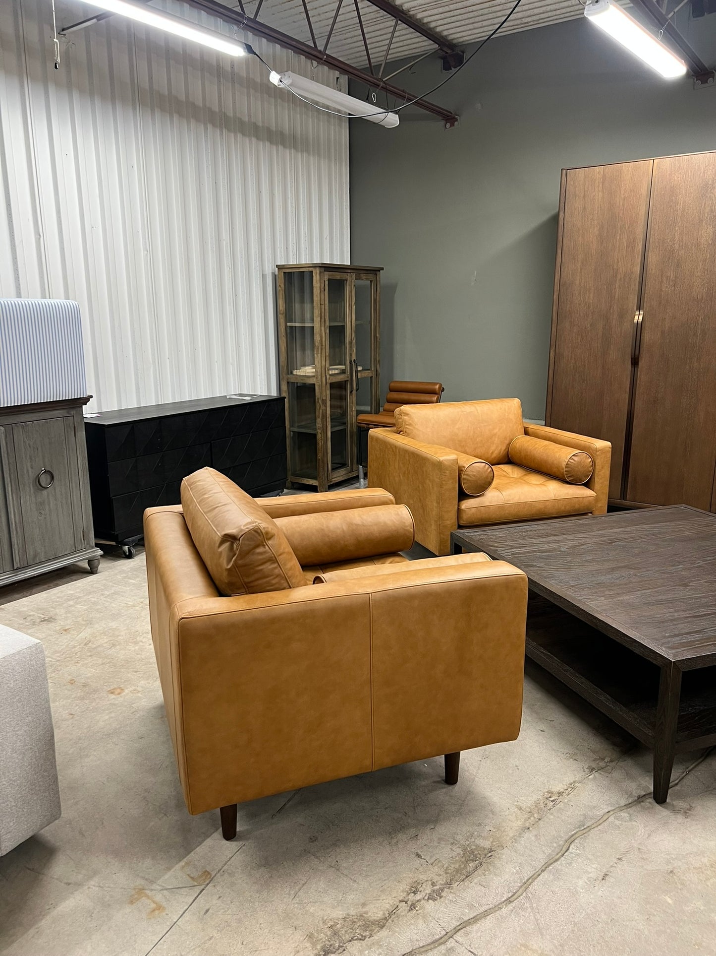 Poly & Bark Napa Lounge Chairs (Set of 4) – Cognac Tan