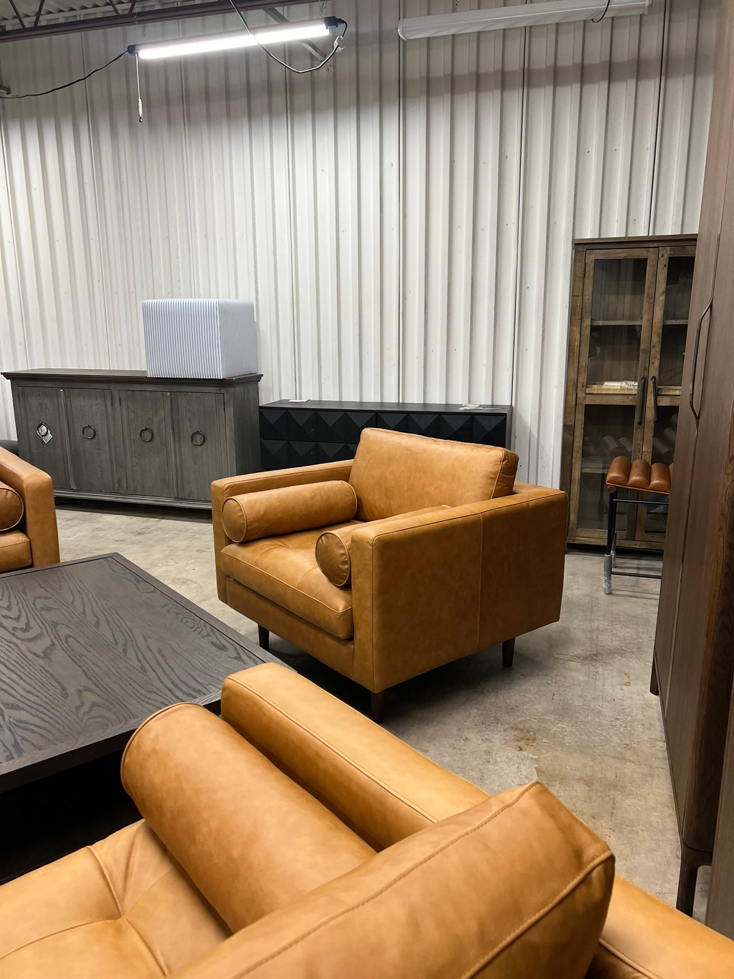 Poly & Bark Napa Lounge Chairs (Set of 4) – Cognac Tan
