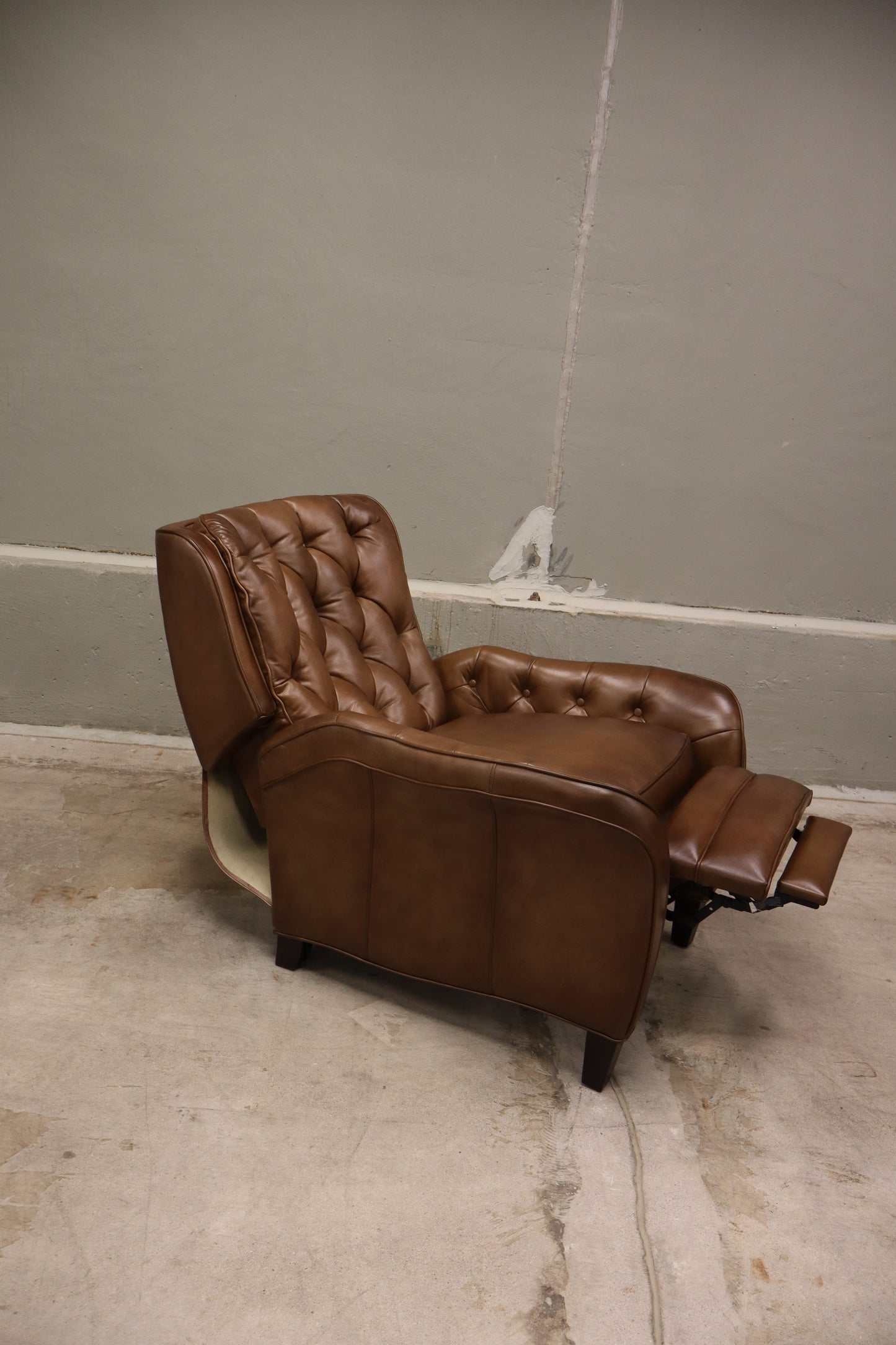Hooker Furniture Nolte Recliner – New, Open Box