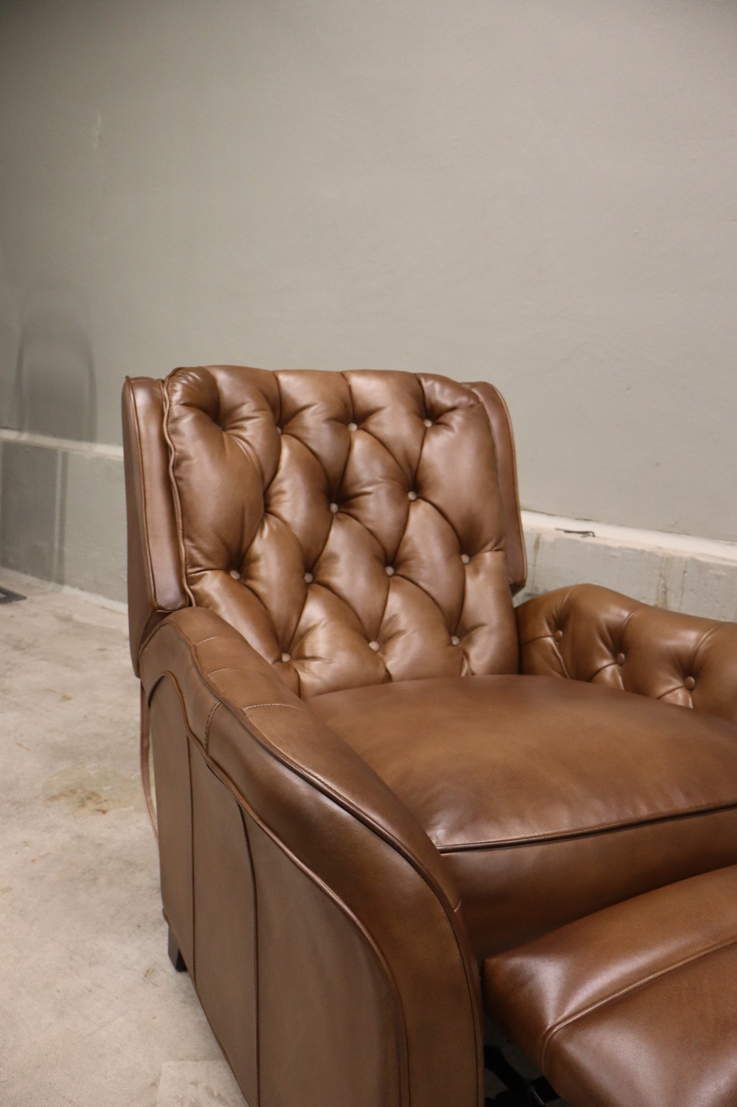Hooker Furniture Nolte Recliner – New, Open Box