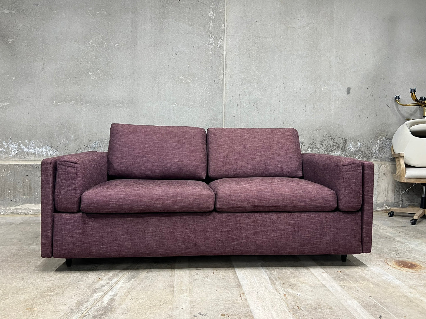 Benchmade: Skinny Fat Sleeper Sofa