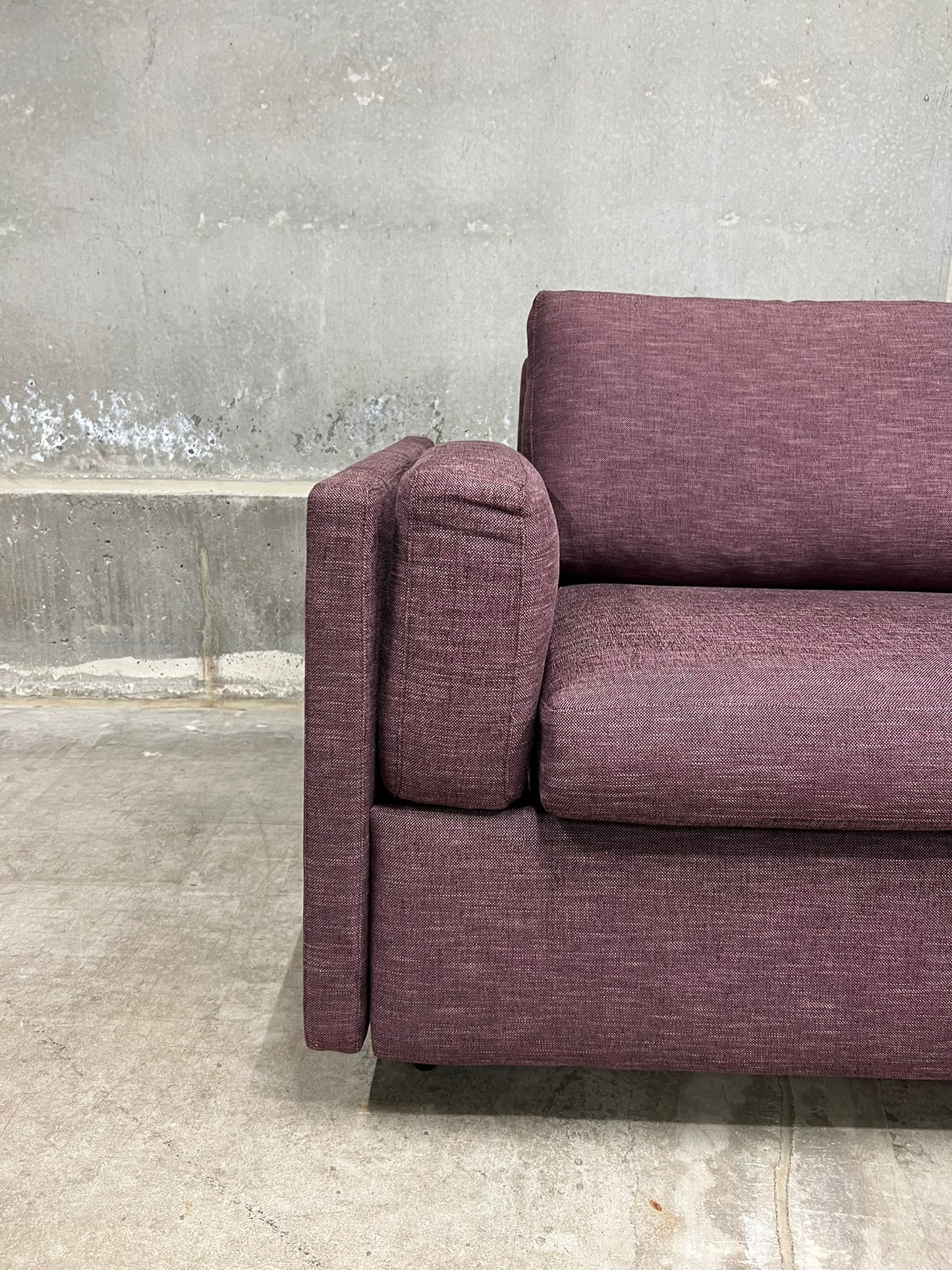 Benchmade: Skinny Fat Sleeper Sofa