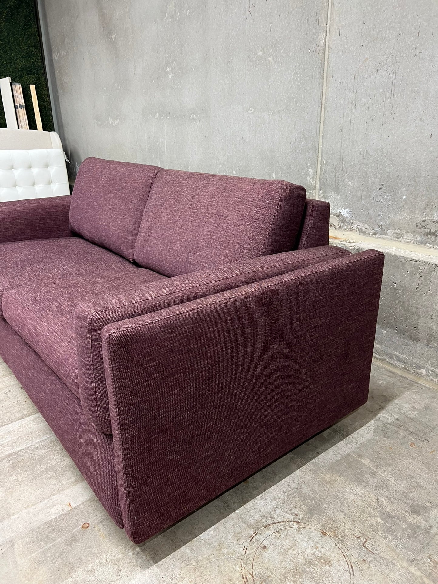 Benchmade: Skinny Fat Sleeper Sofa