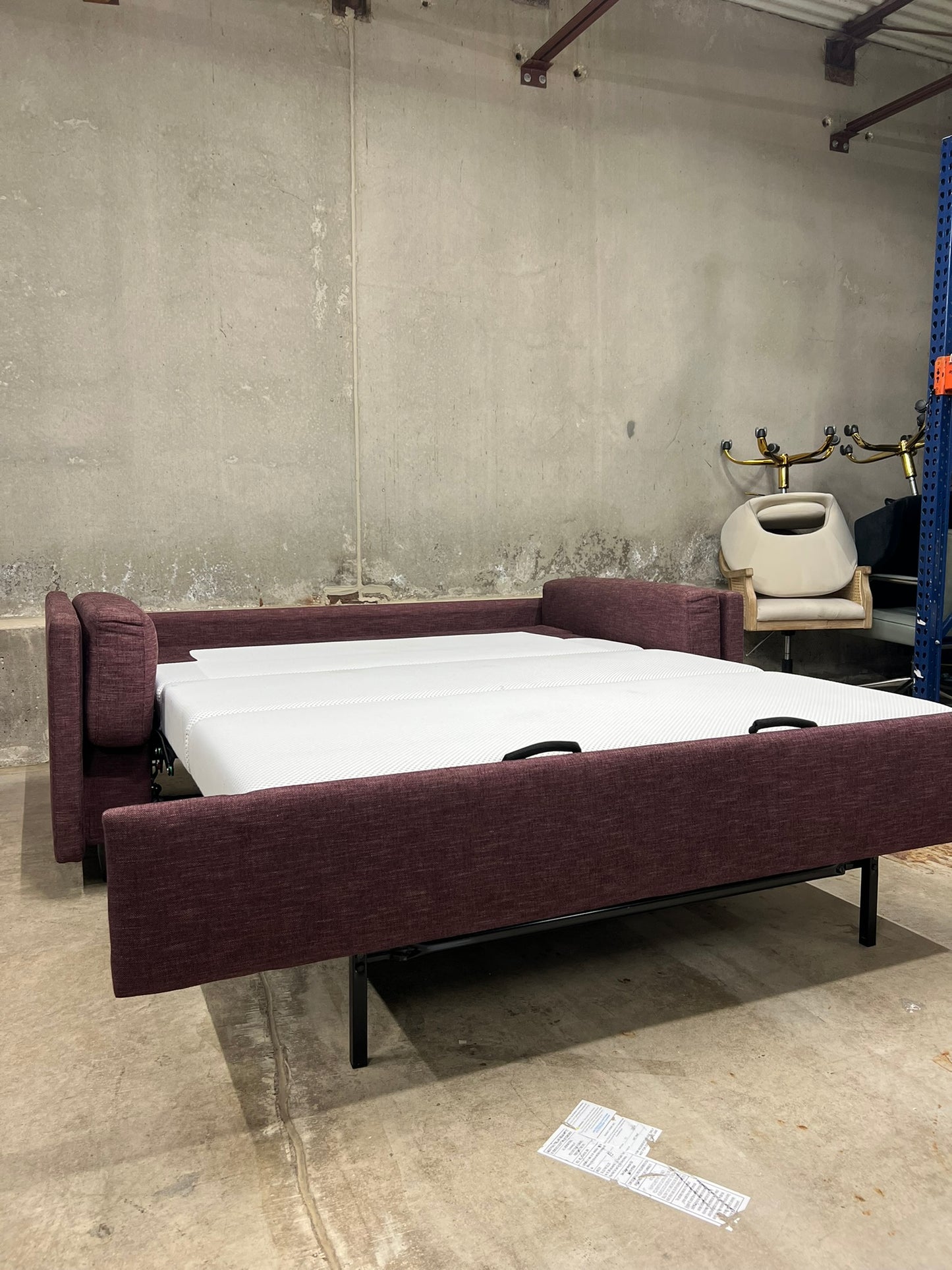 Benchmade: Skinny Fat Sleeper Sofa