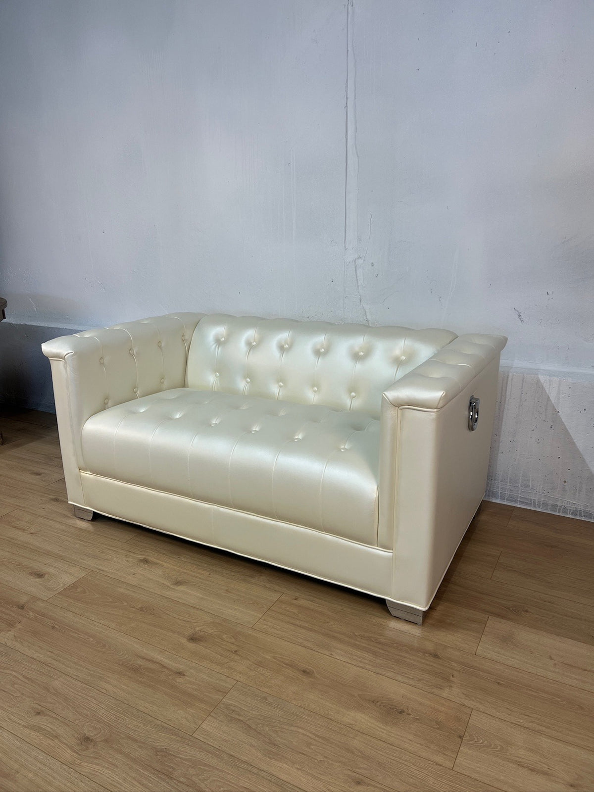 Coaster Furniture Chaviano Tufted Loveseat - Pearl White