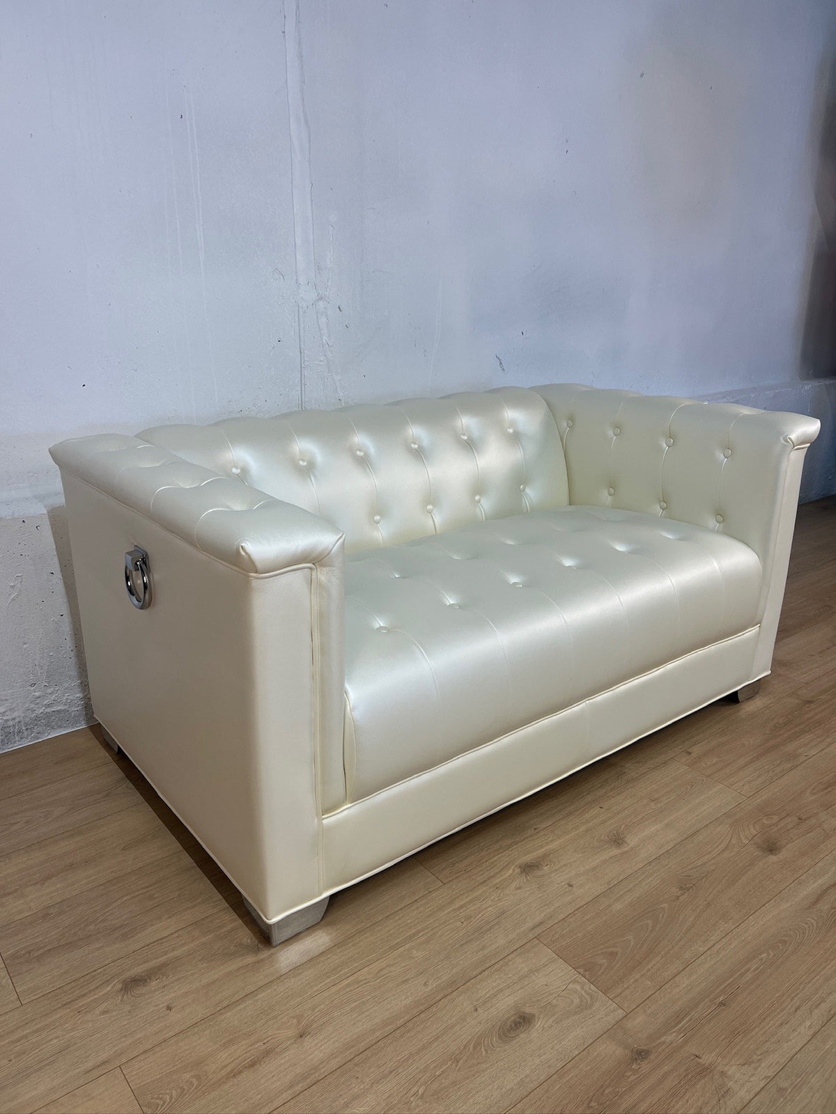 Coaster Furniture Chaviano Tufted Loveseat - Pearl White