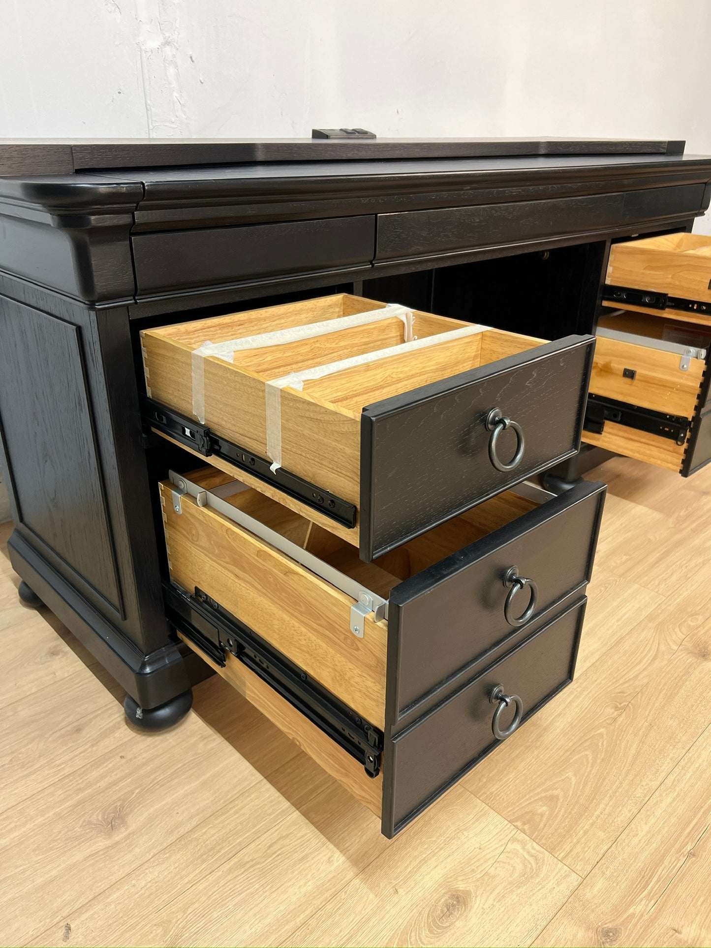 Hooker Furniture Bristowe Executive Desk