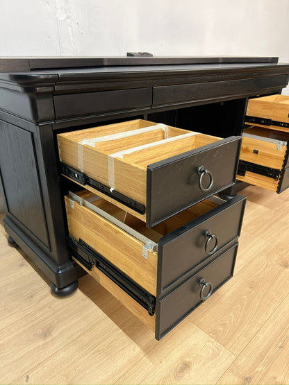 Hooker Furniture Bristowe Executive Desk