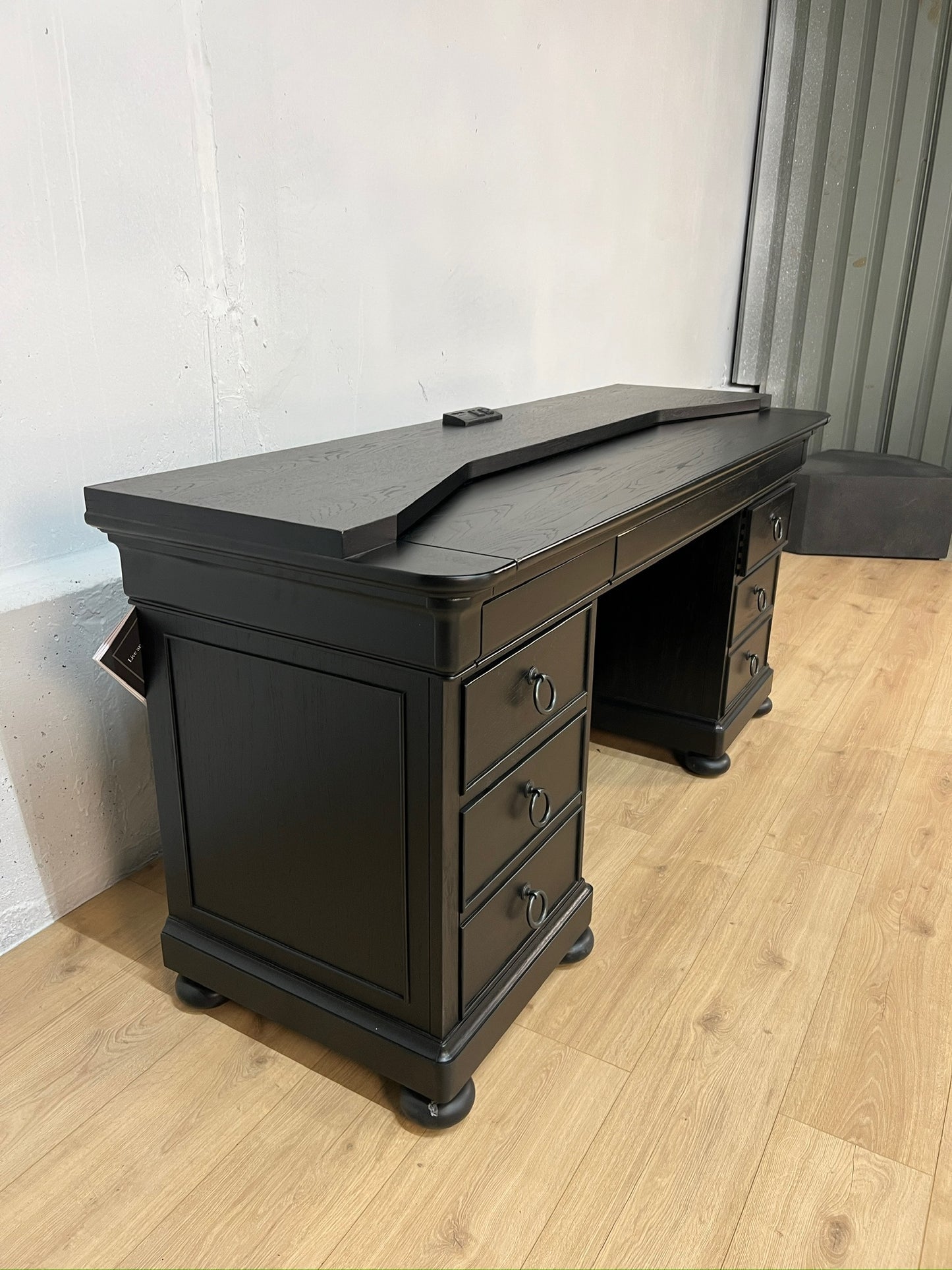 Hooker Furniture Bristowe Executive Desk