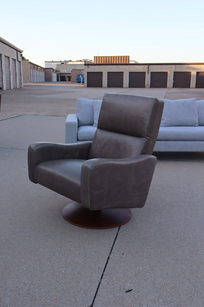 American Leather Remi Comfort Relax Reclining Chair – Floor Model (New Condition)