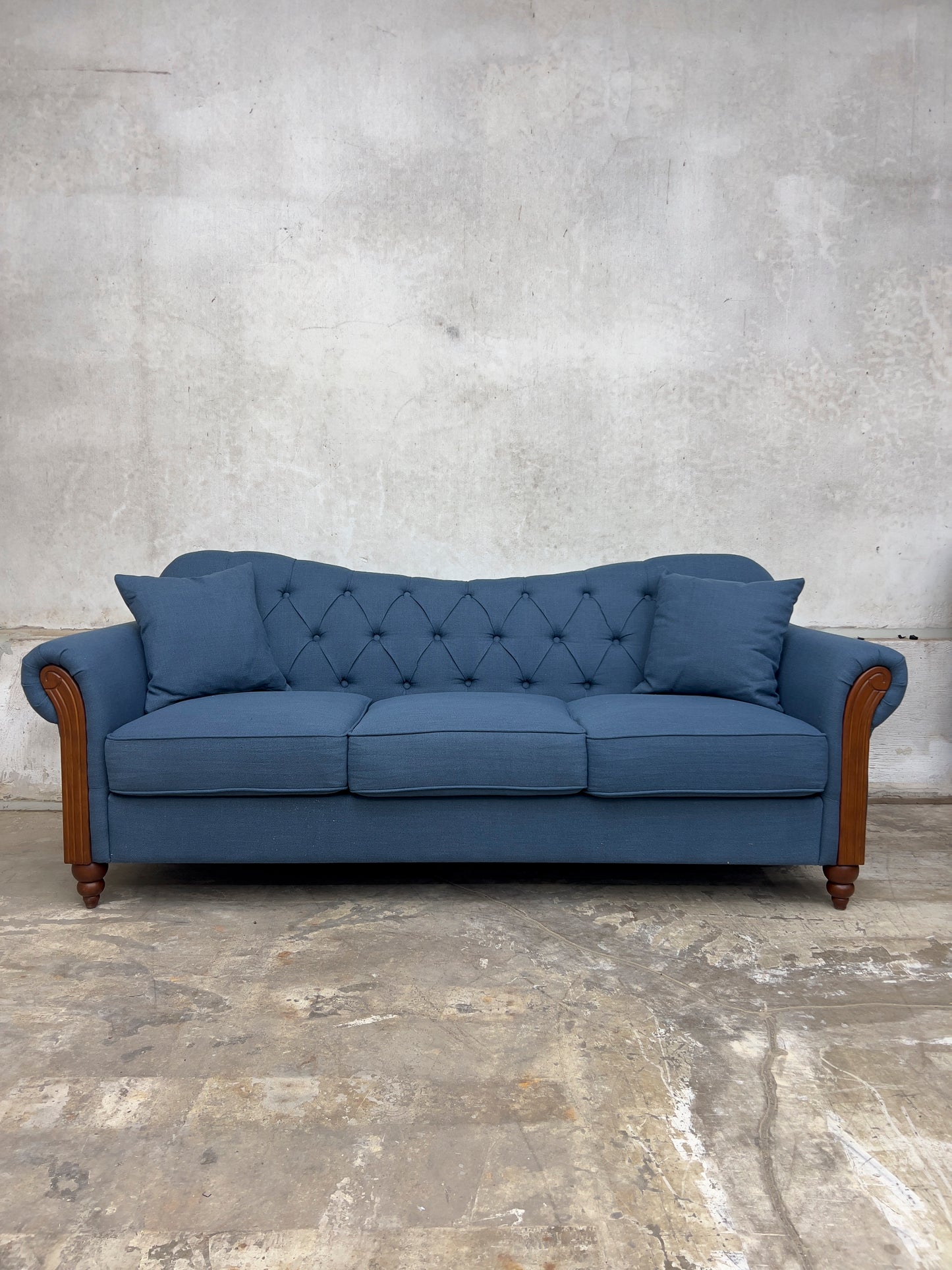 Traditional 83" Wide Tufted Sofa with Solid Wood Legs.