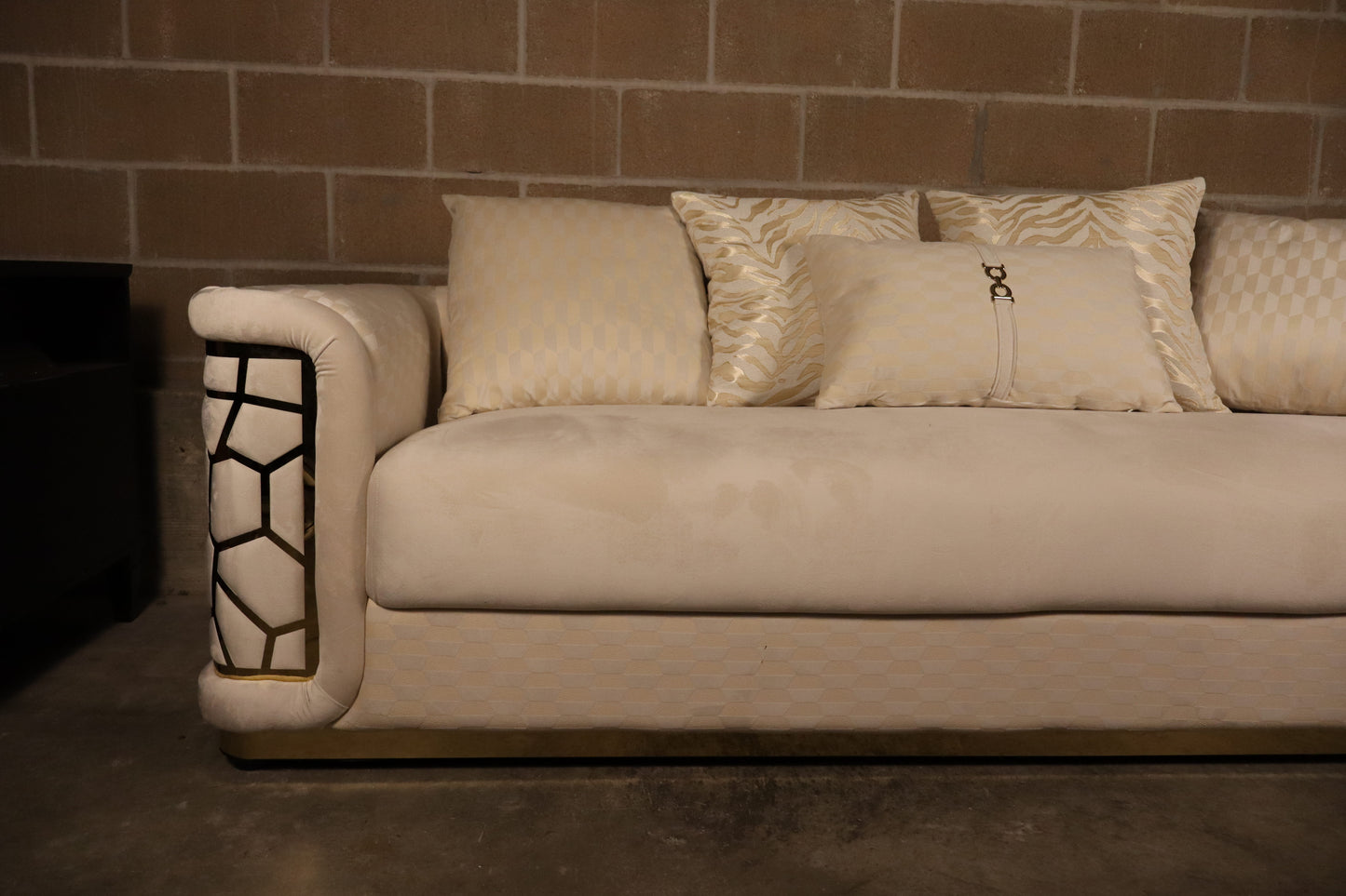 Rosdorf Park Talia Sofa (Ivory) – New, Open Box
