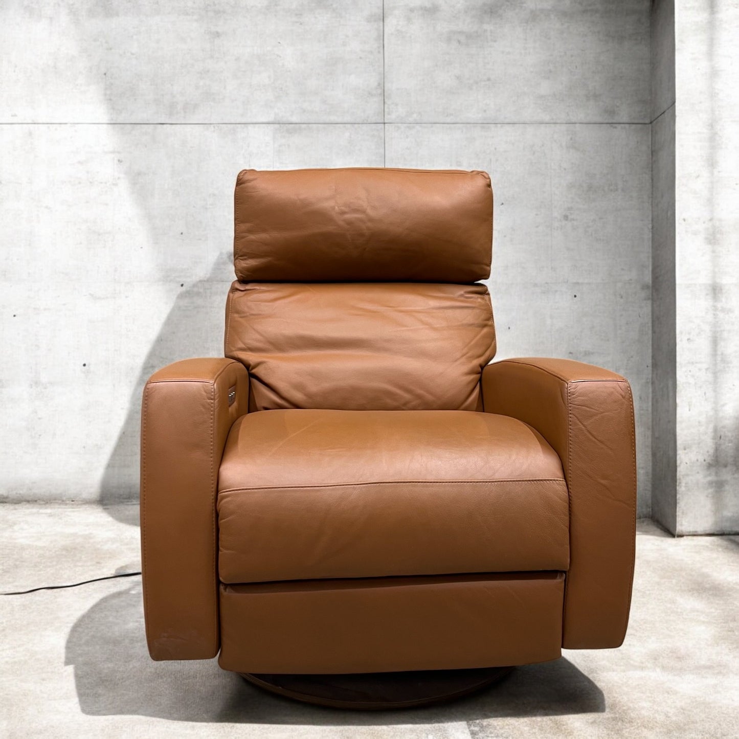 Elliot Power Comfort Recliner - Wood Base-Cantoni-American leather