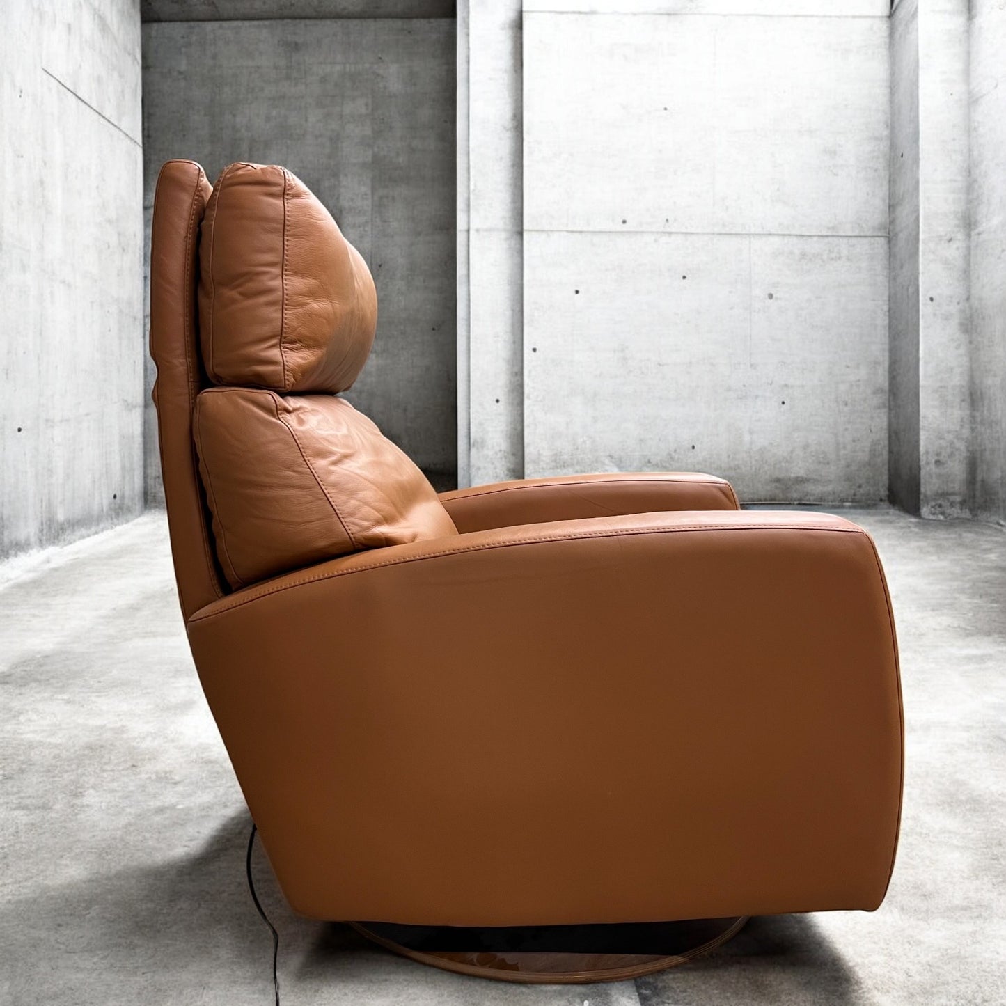 Elliot Power Comfort Recliner - Wood Base-Cantoni-American leather